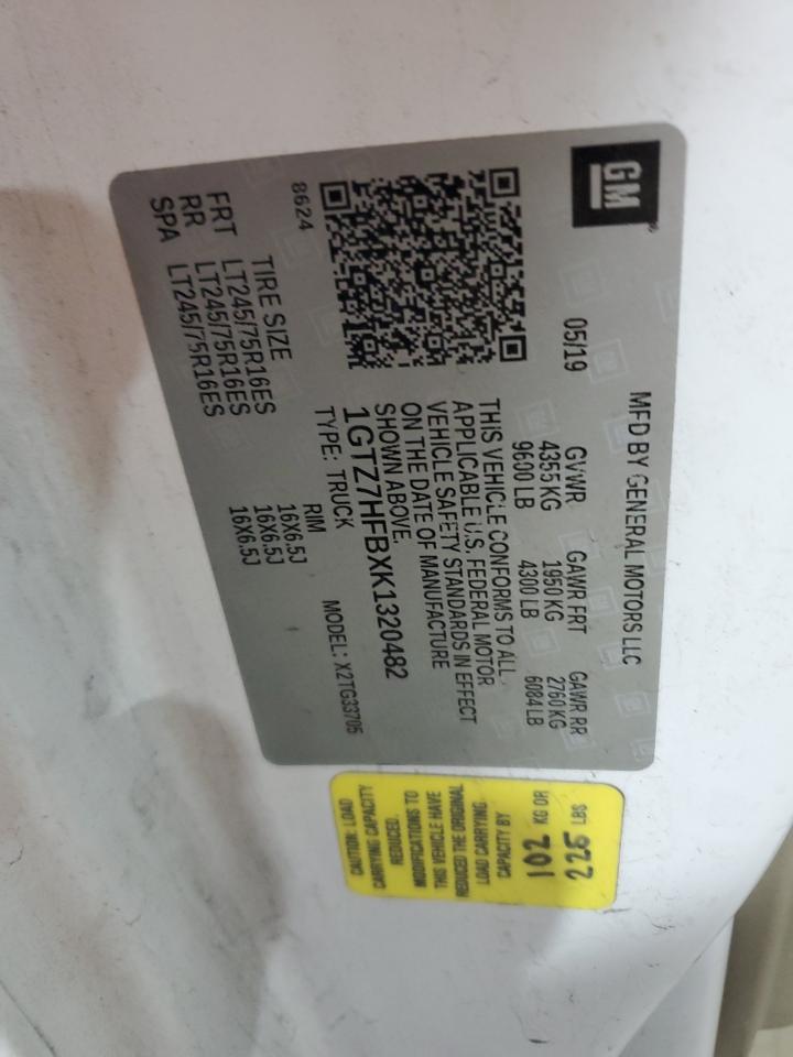 GMC Savana G3500 Image 10