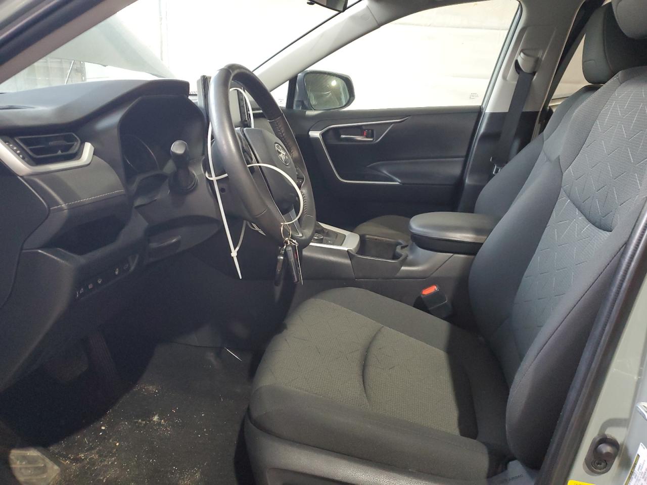 Toyota RAV4 Xle Image 10