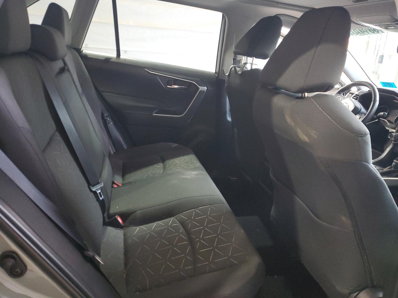 Toyota RAV4 Xle Image 9