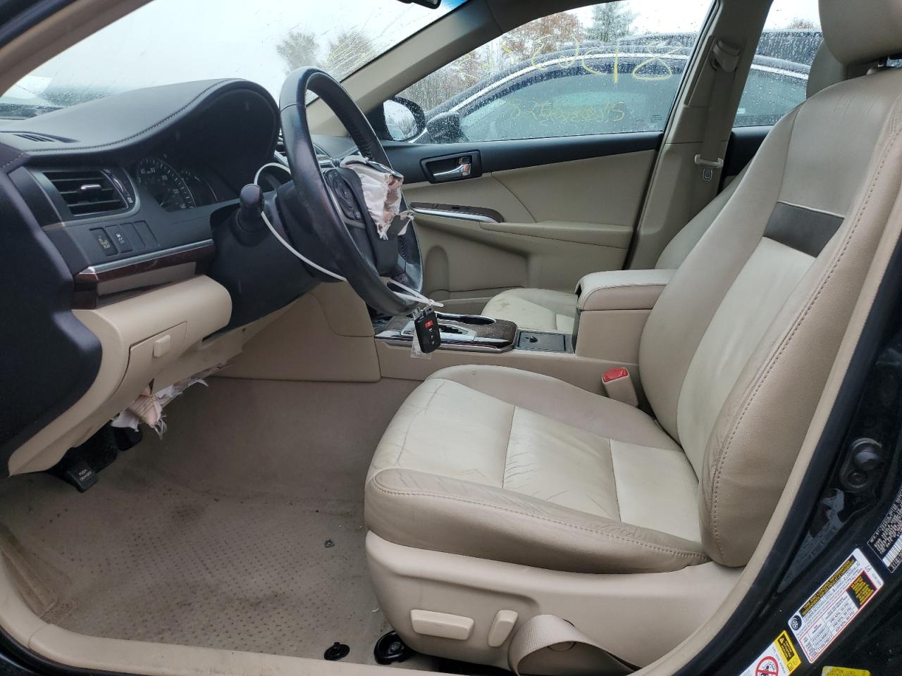 Toyota Camry Se Image 12