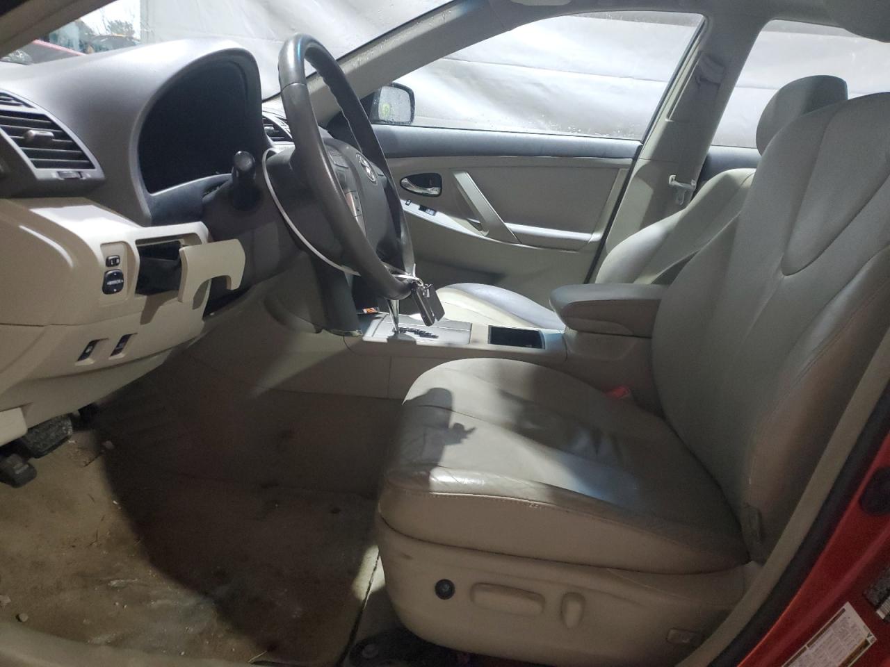 Toyota Camry Hybrid Image 12