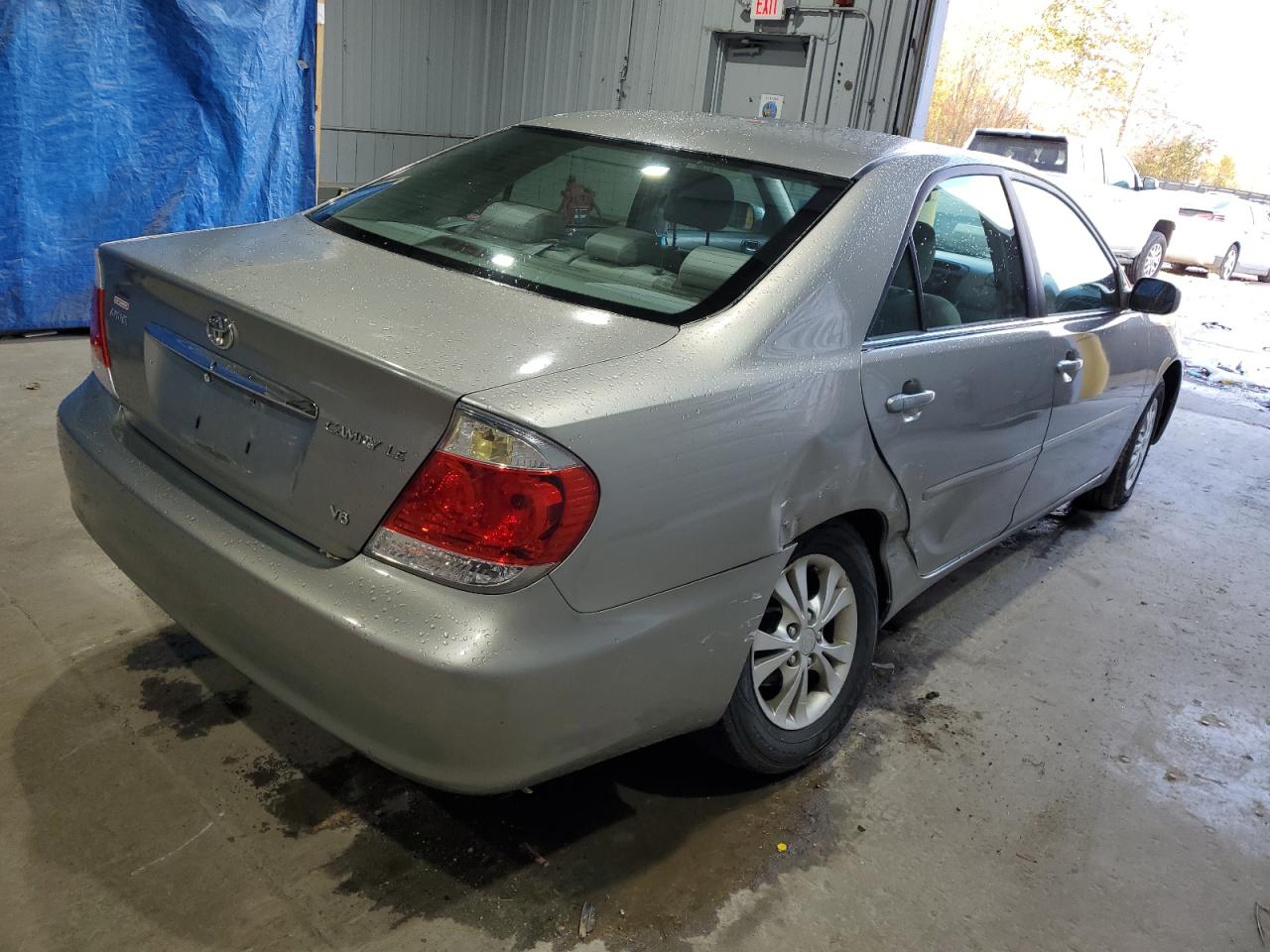 Toyota Camry Le Image 5