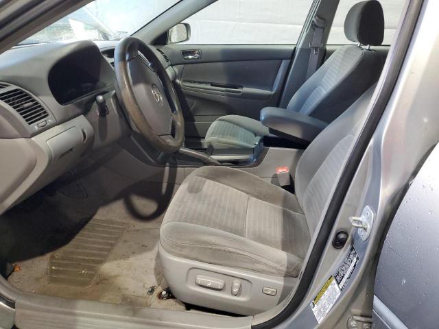 Toyota Camry Le Image 4