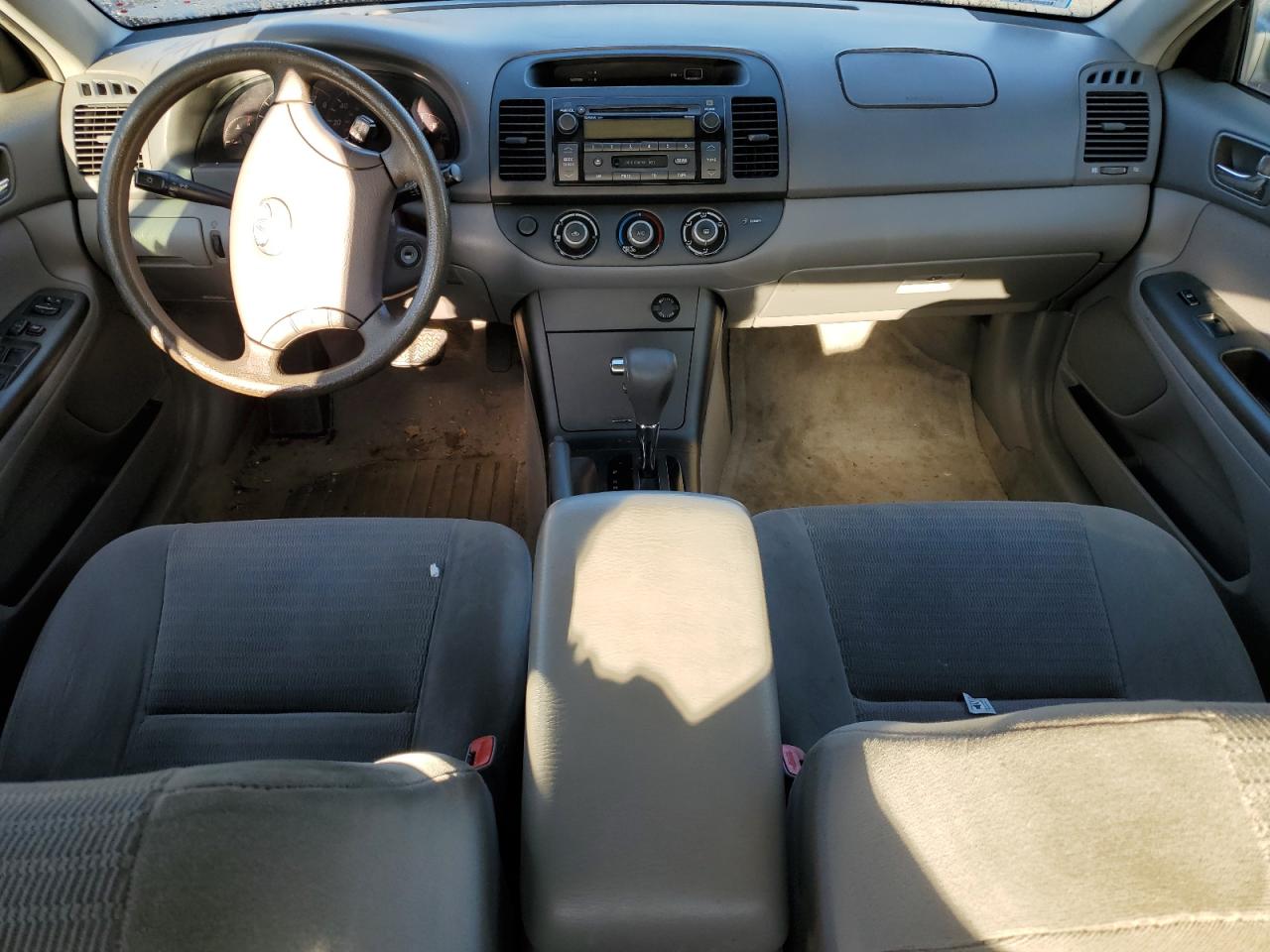 Toyota Camry Le Image 3