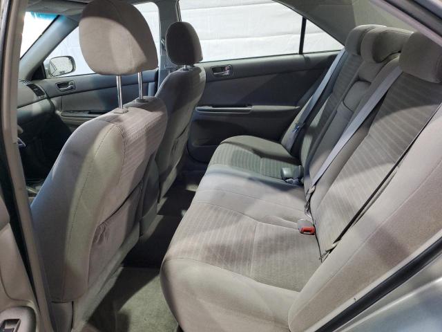 Toyota Camry Le Image 10