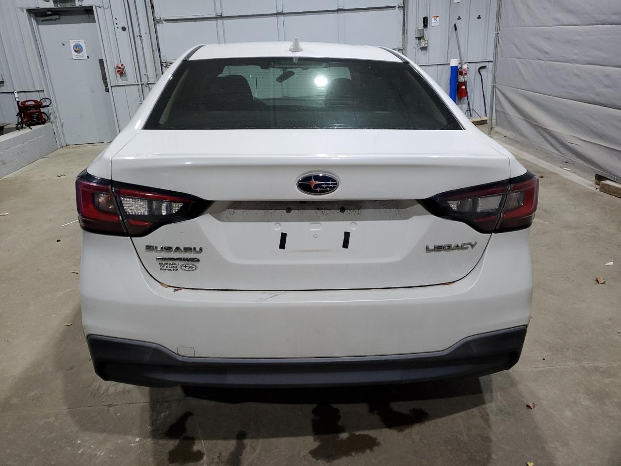 Subaru Legacy Premium Image 4