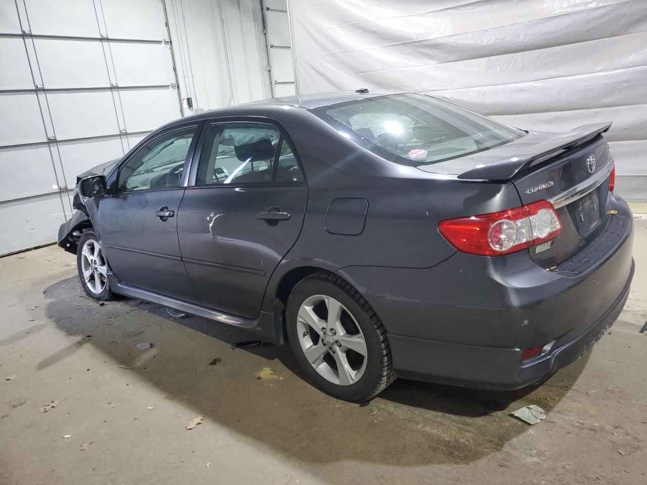 Toyota Corolla Base Image 8