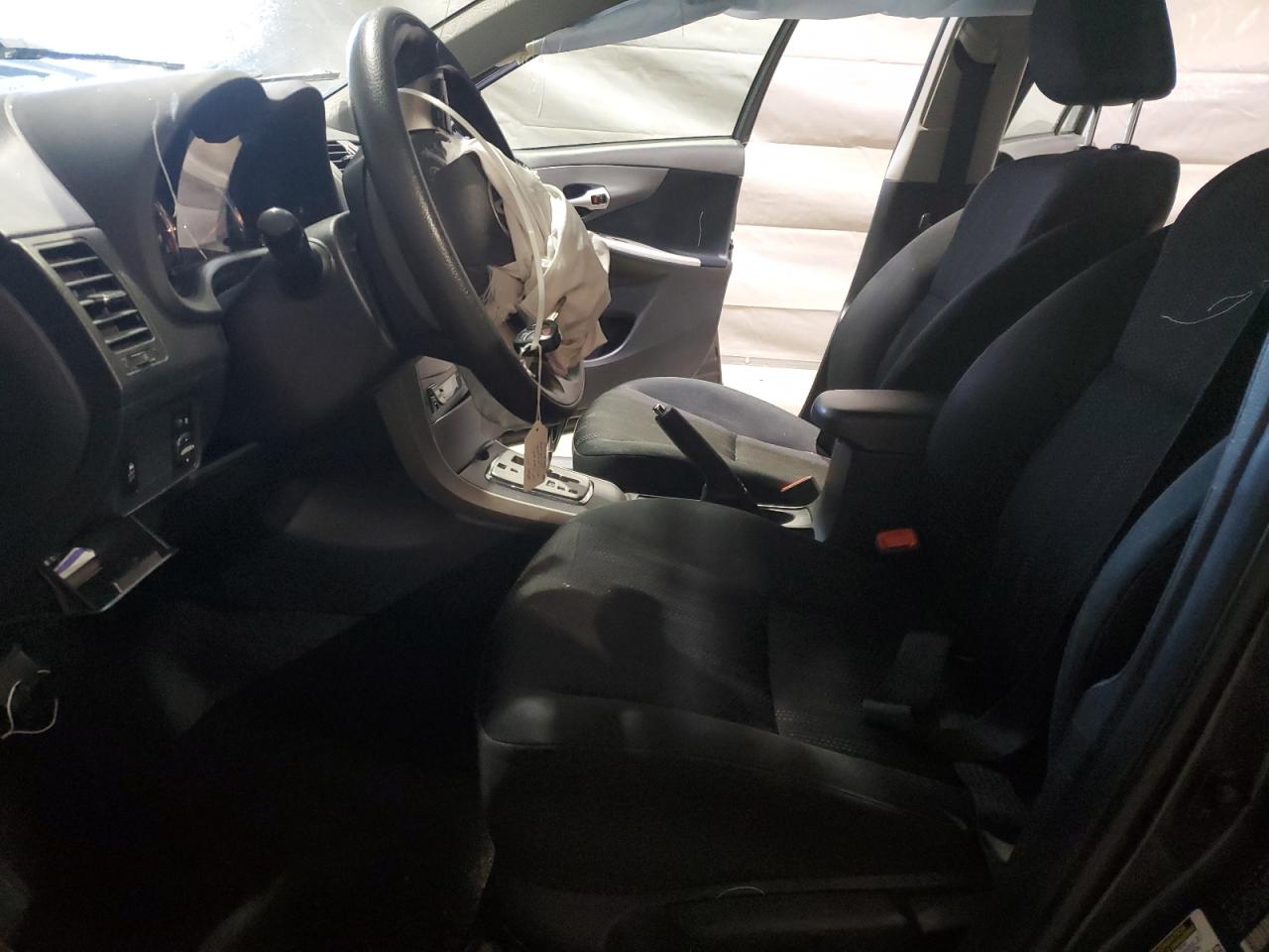 Toyota Corolla Base Image 12