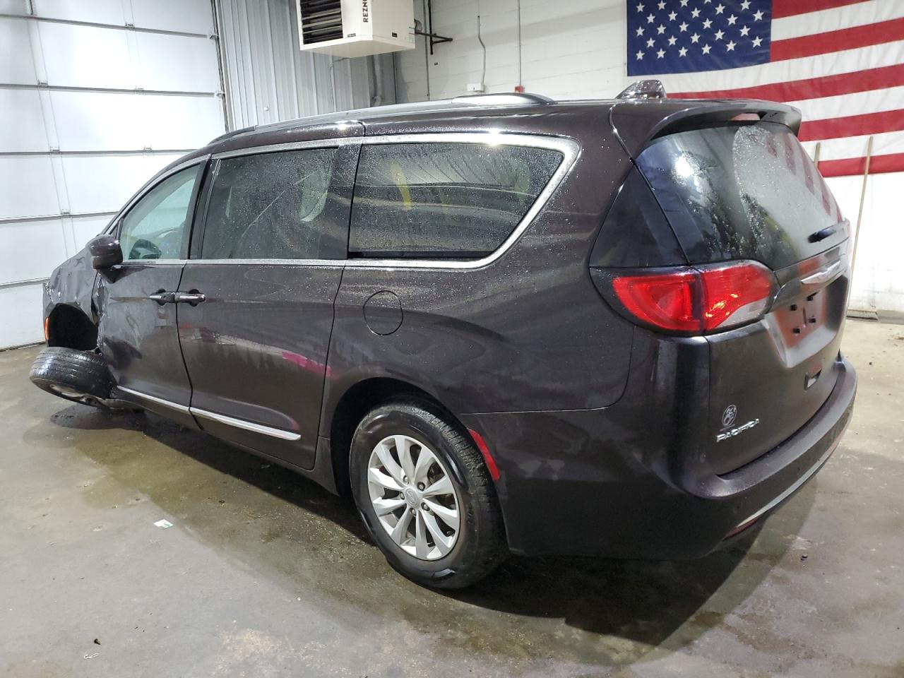 Chrysler Pacifica Touring L Image 12