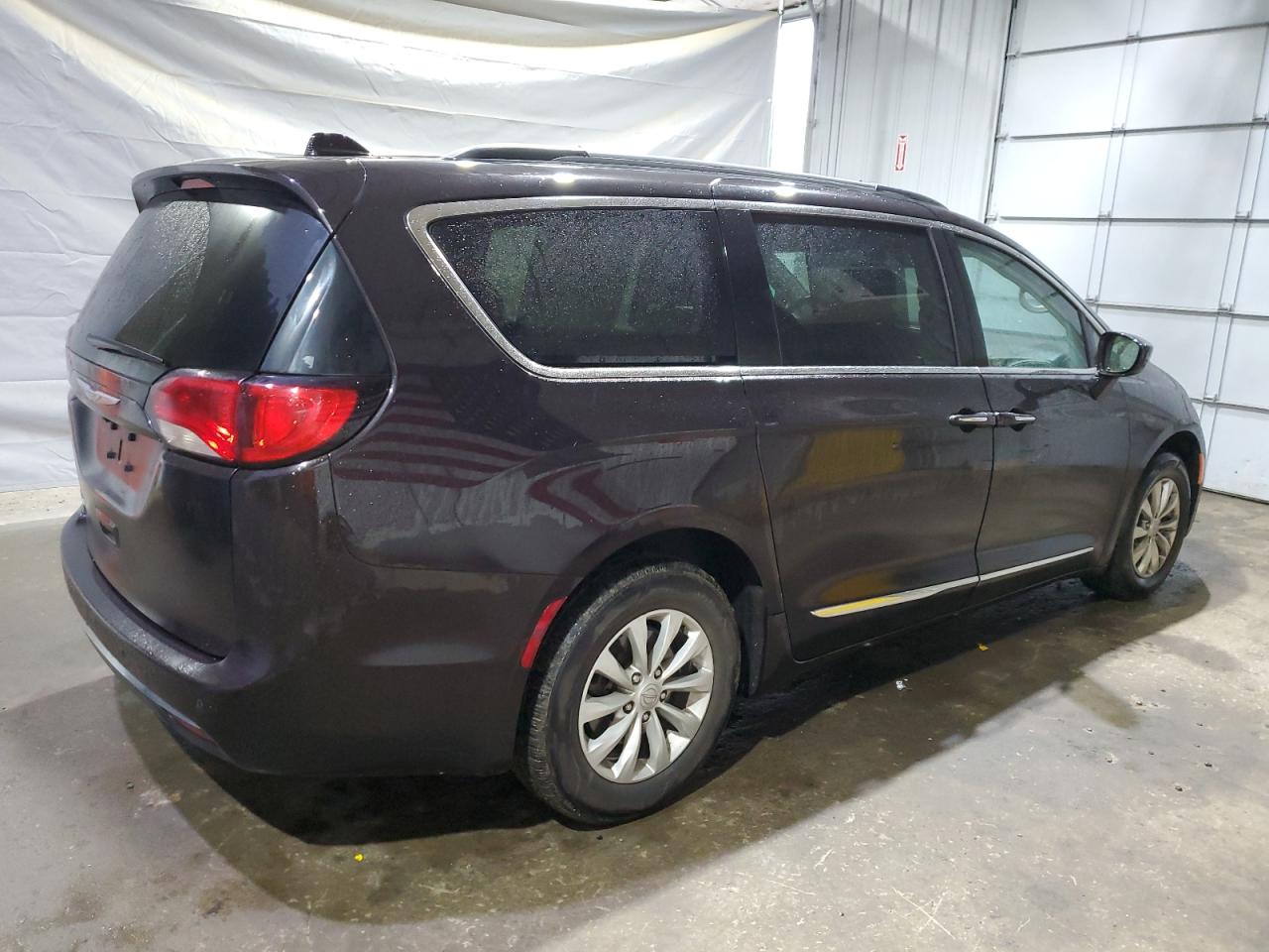 Chrysler Pacifica Touring L Image 13