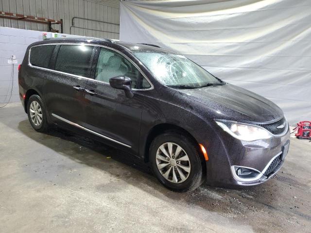 Chrysler Pacifica Touring L Image 3