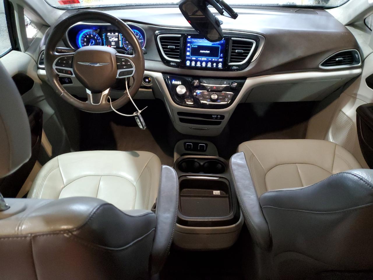 Chrysler Pacifica Touring L Image 11