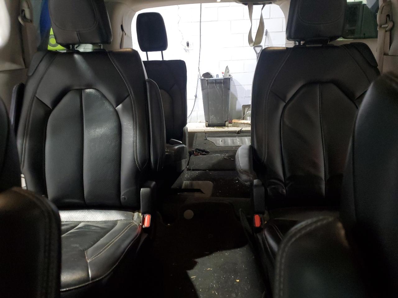 Chrysler Pacifica Touring L Image 11