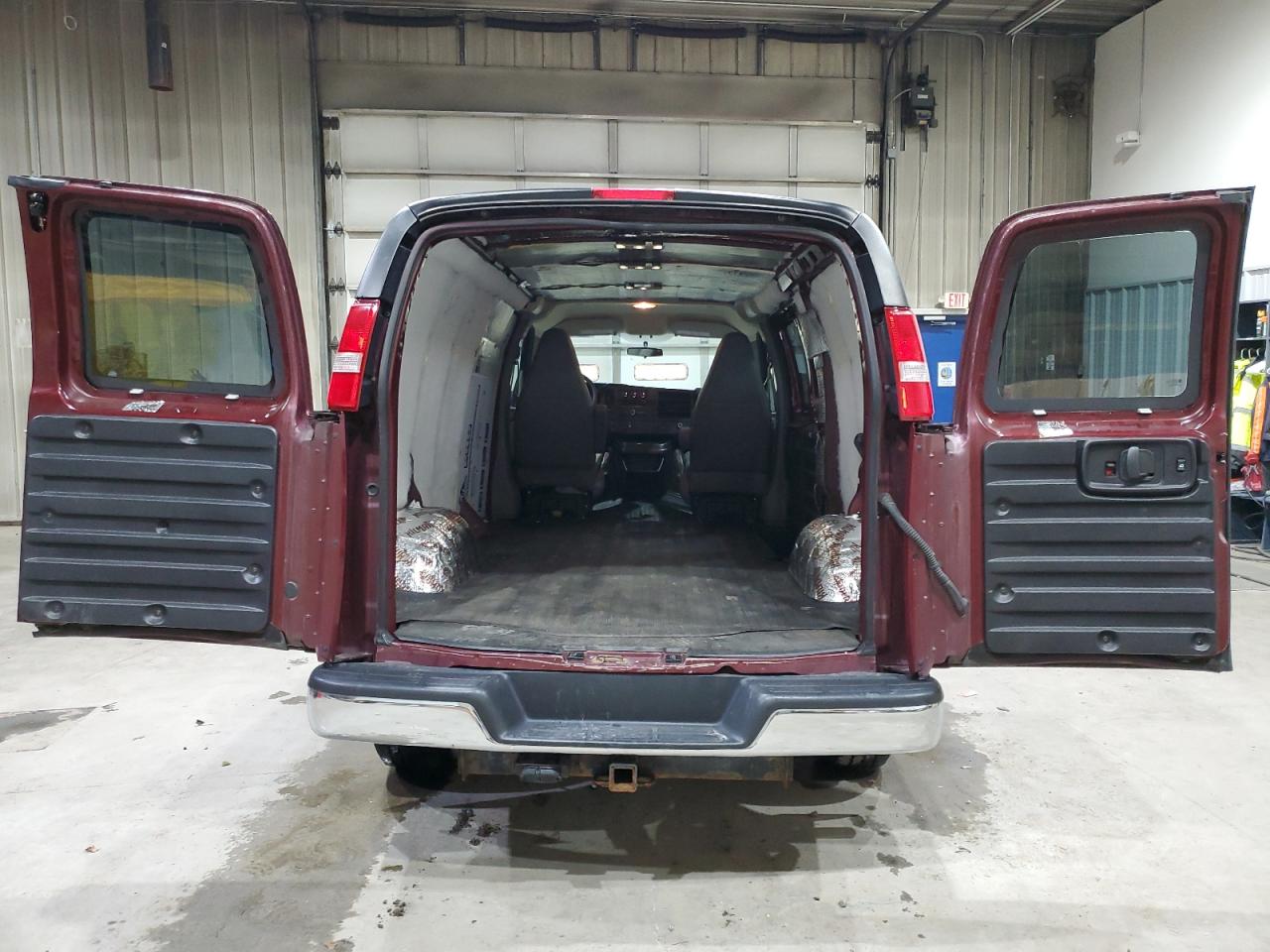 Chev Express Image 11