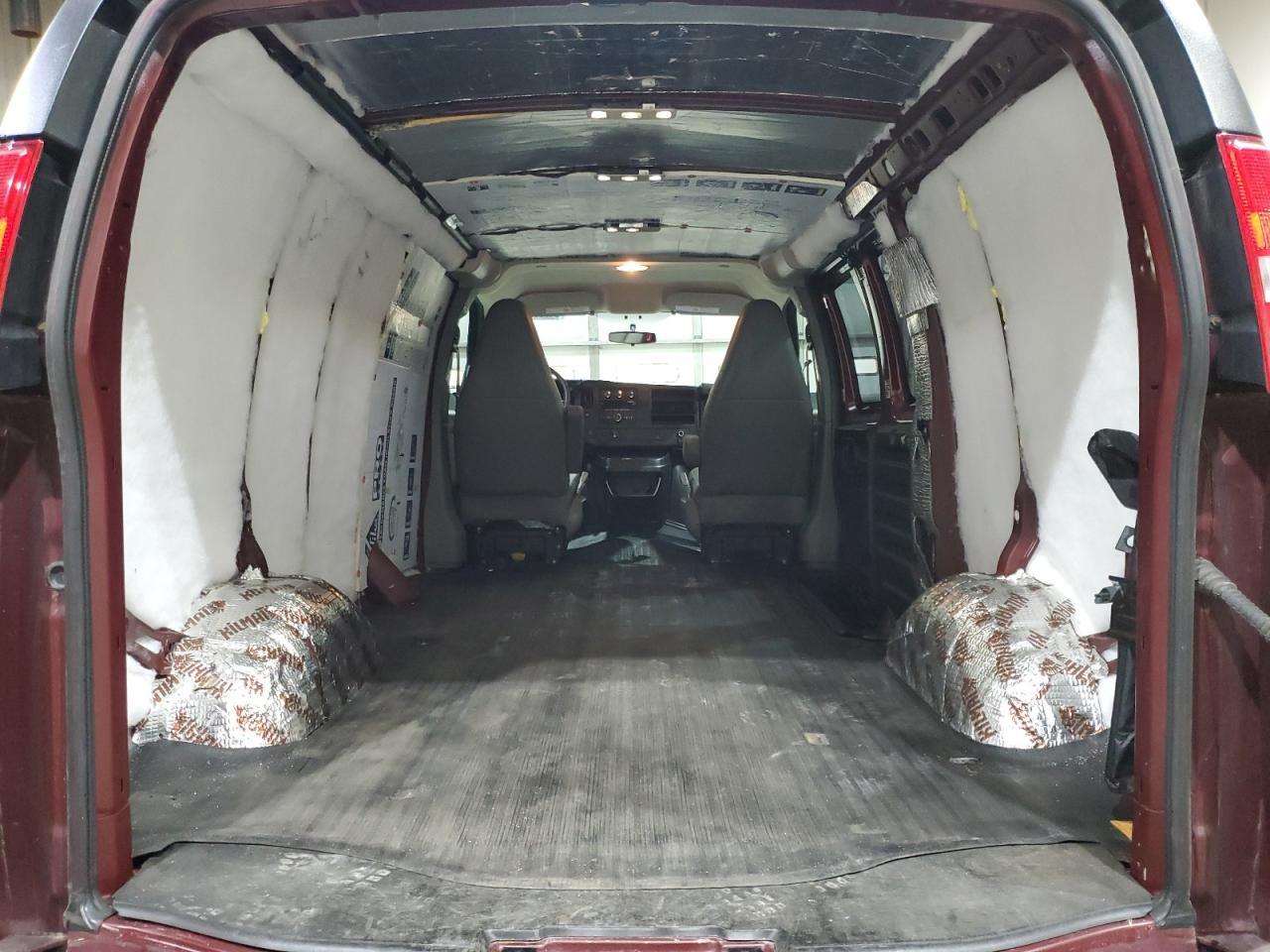 Chev Express Image 8