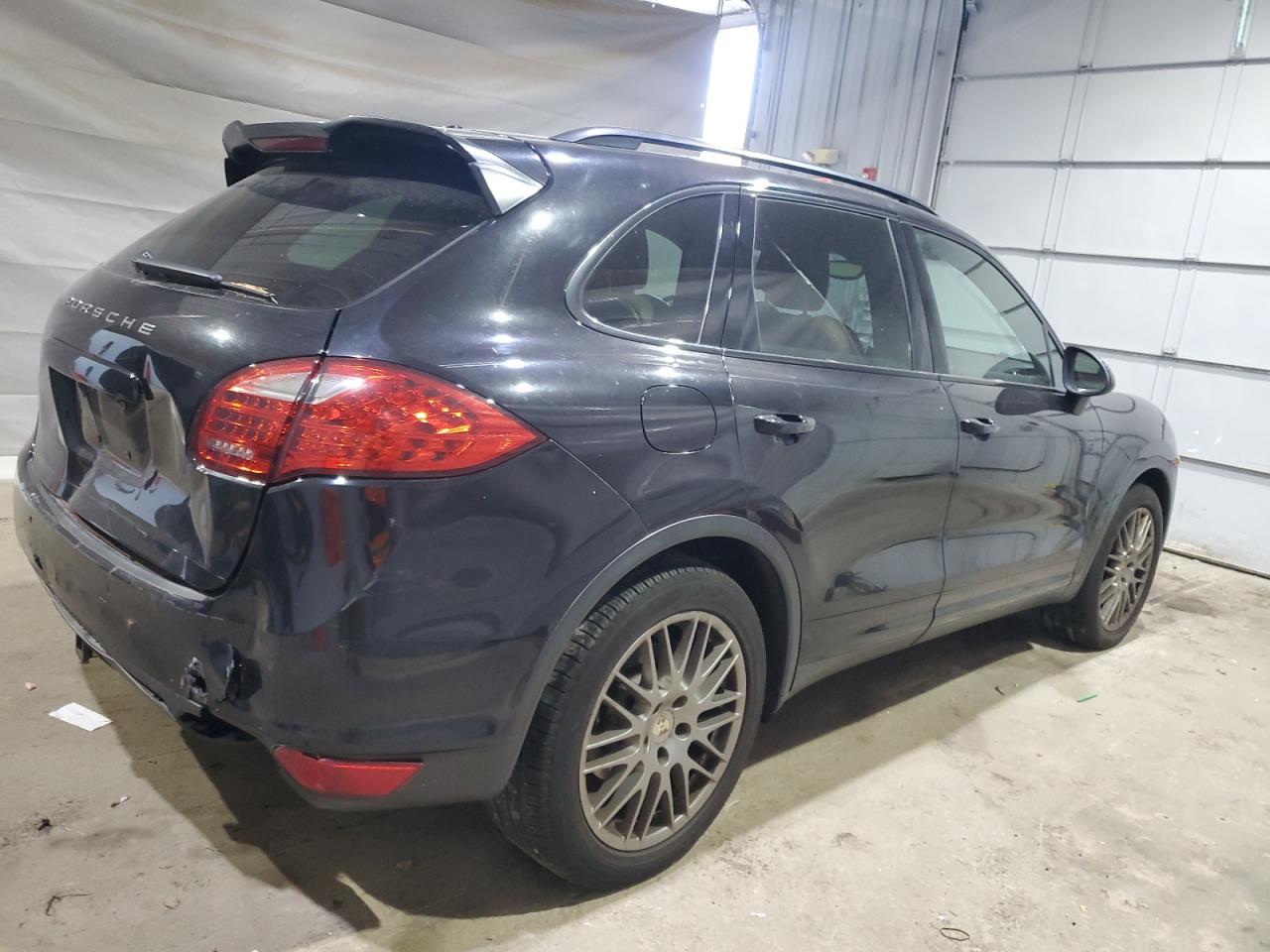 Porsche Cayenne Image 2