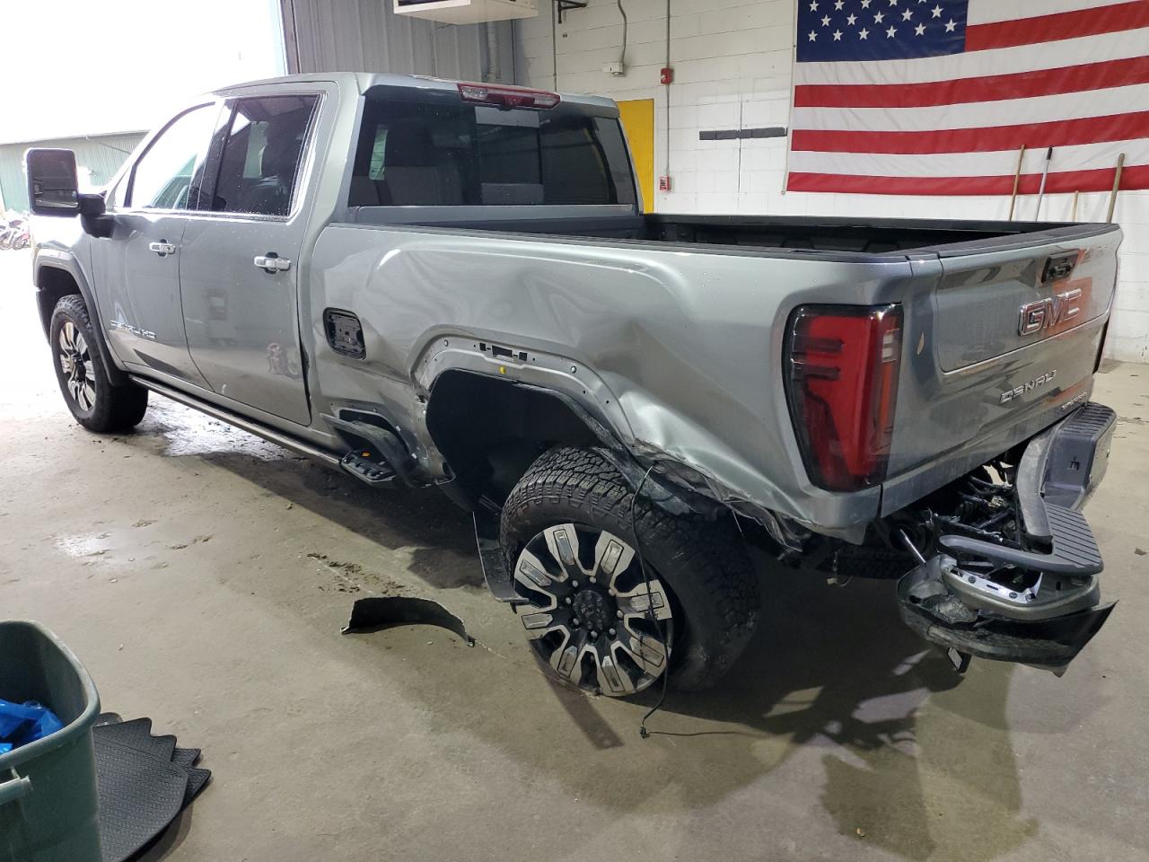 GMC Sierra K2500 Denali Image 2