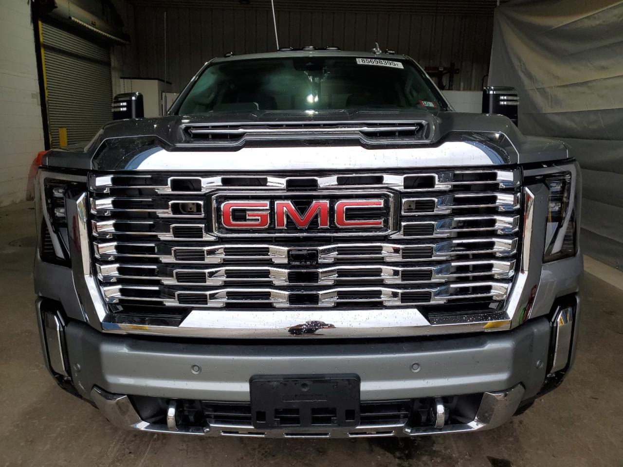 GMC Sierra K2500 Denali Image 9
