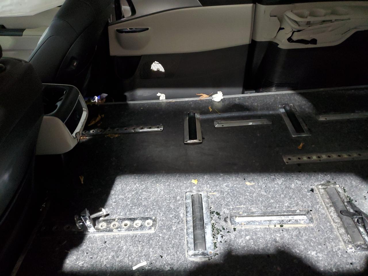 Kia Carnival Lx Image 11