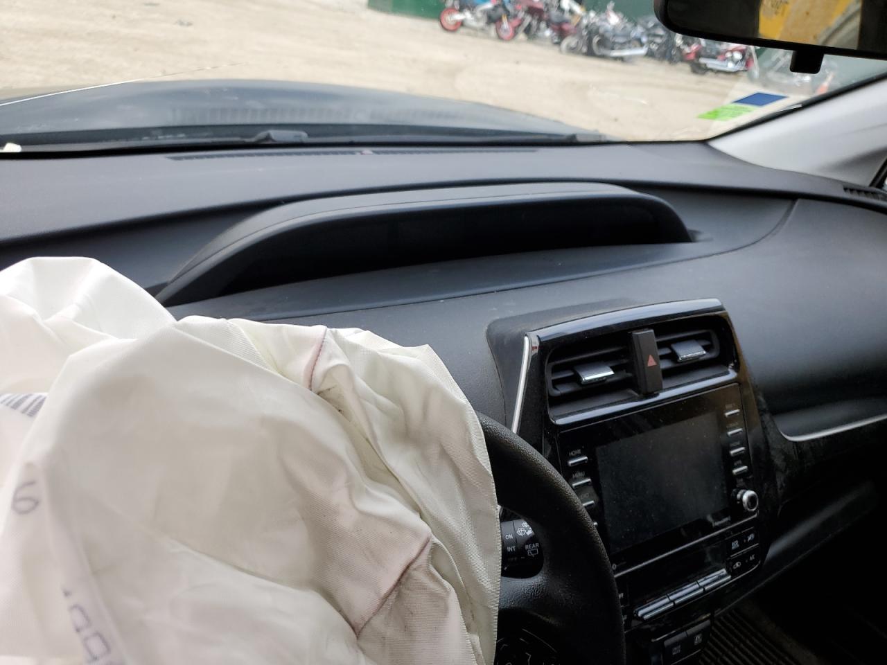 Toyota Prius Le Image 9