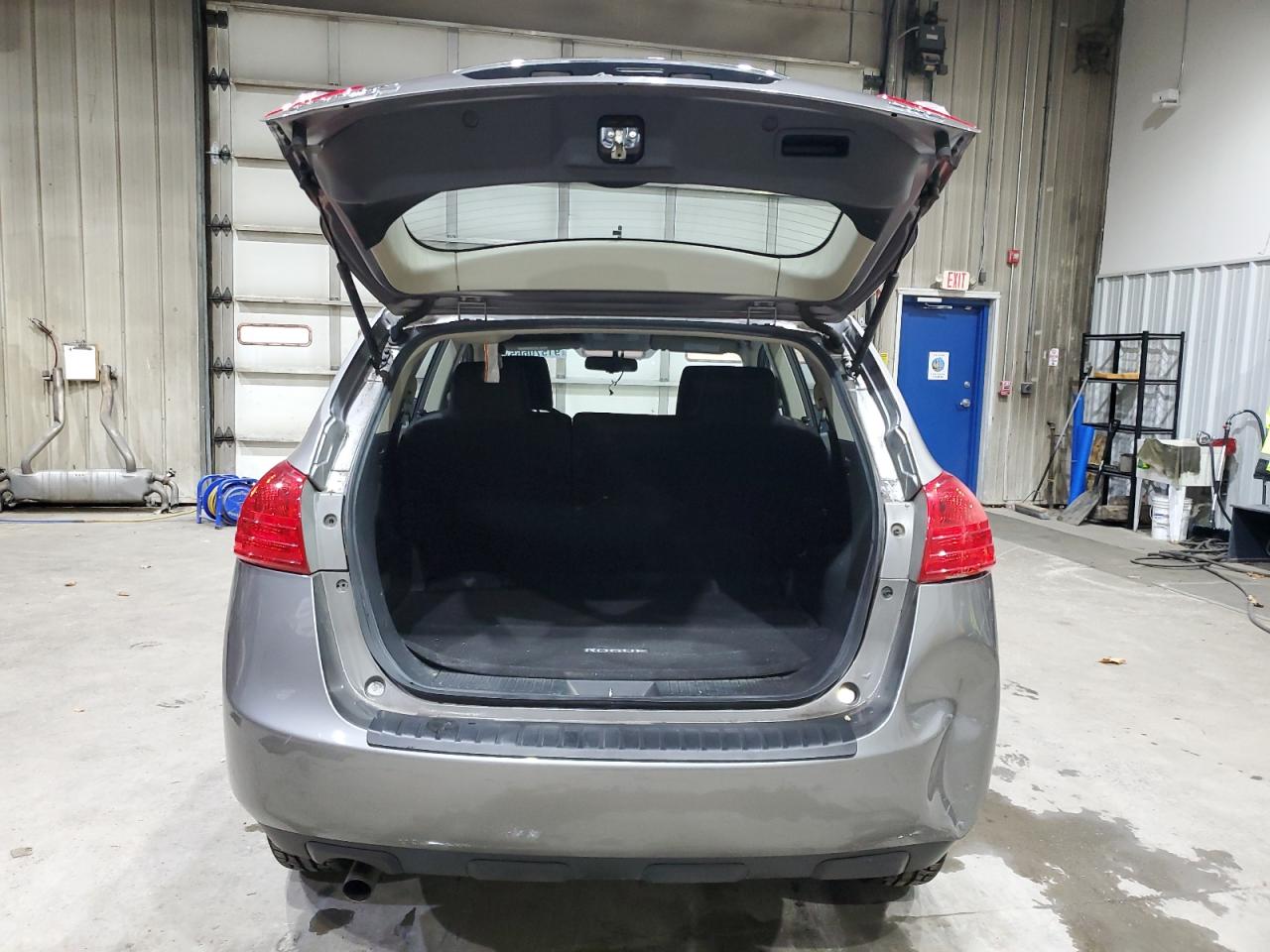 Nissan Rogue S Image 3