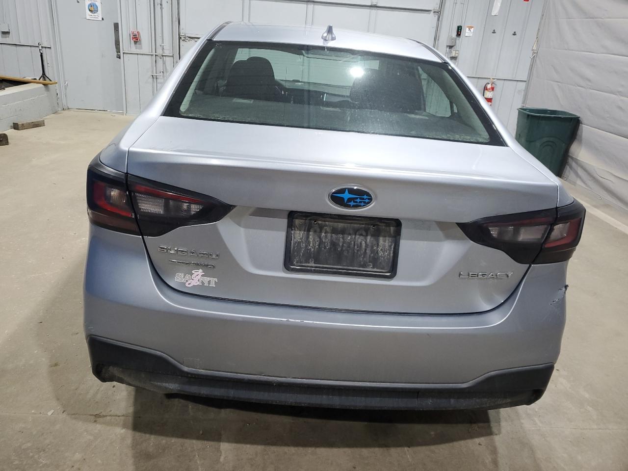 Subaru Legacy Premium Image 4