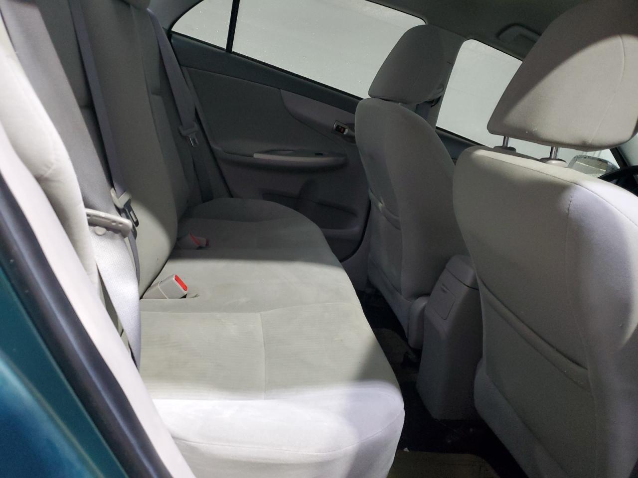 Toyota Corolla Base Image 8