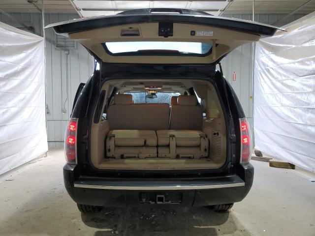 GMC Yukon Denali Image 6