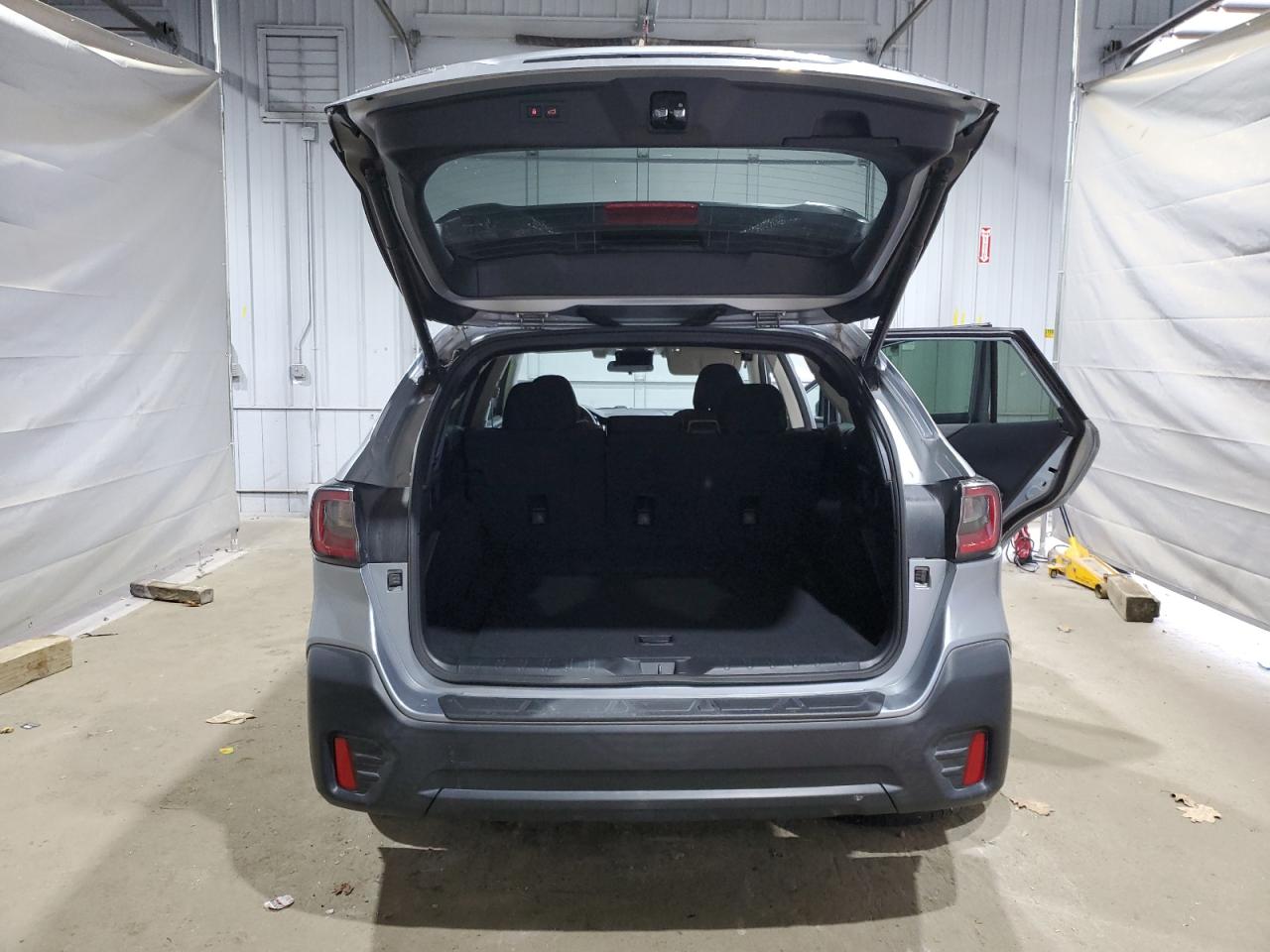 Subaru Outback Premium Image 3