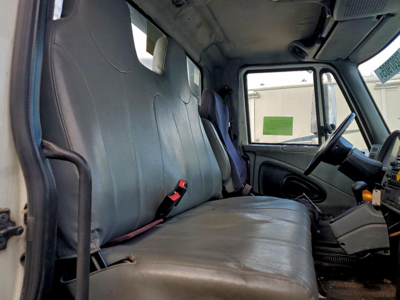 International 4300 4300 Image 9