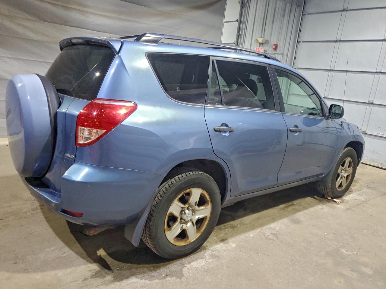 Toyota RAV4 Image 2