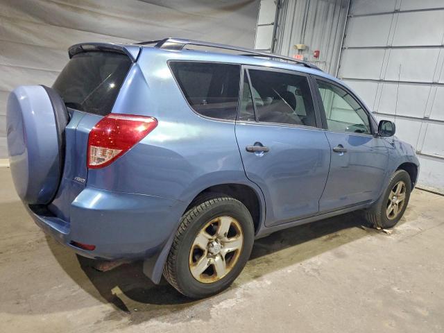 Toyota RAV4 Image 2