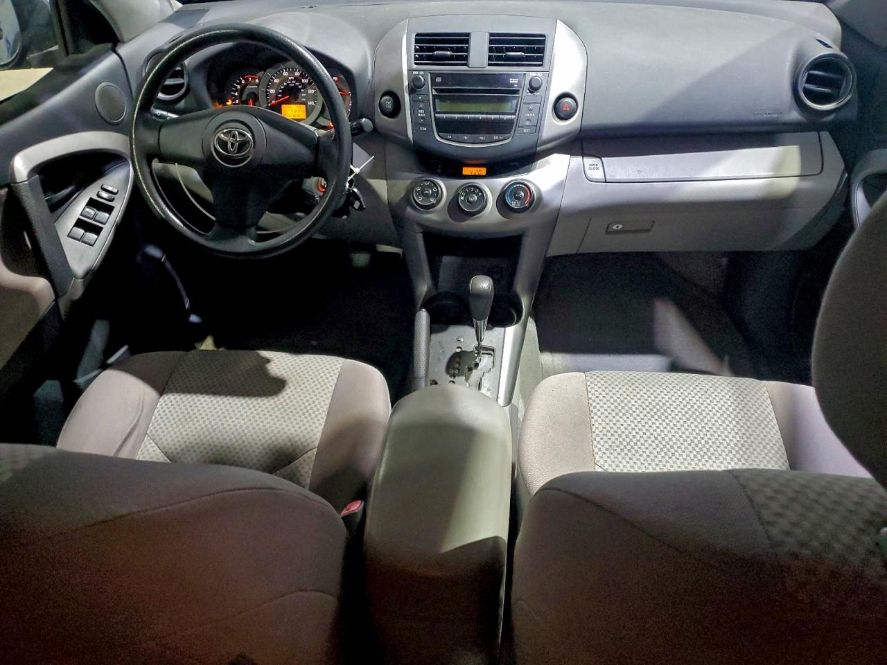 Toyota RAV4 Image 6
