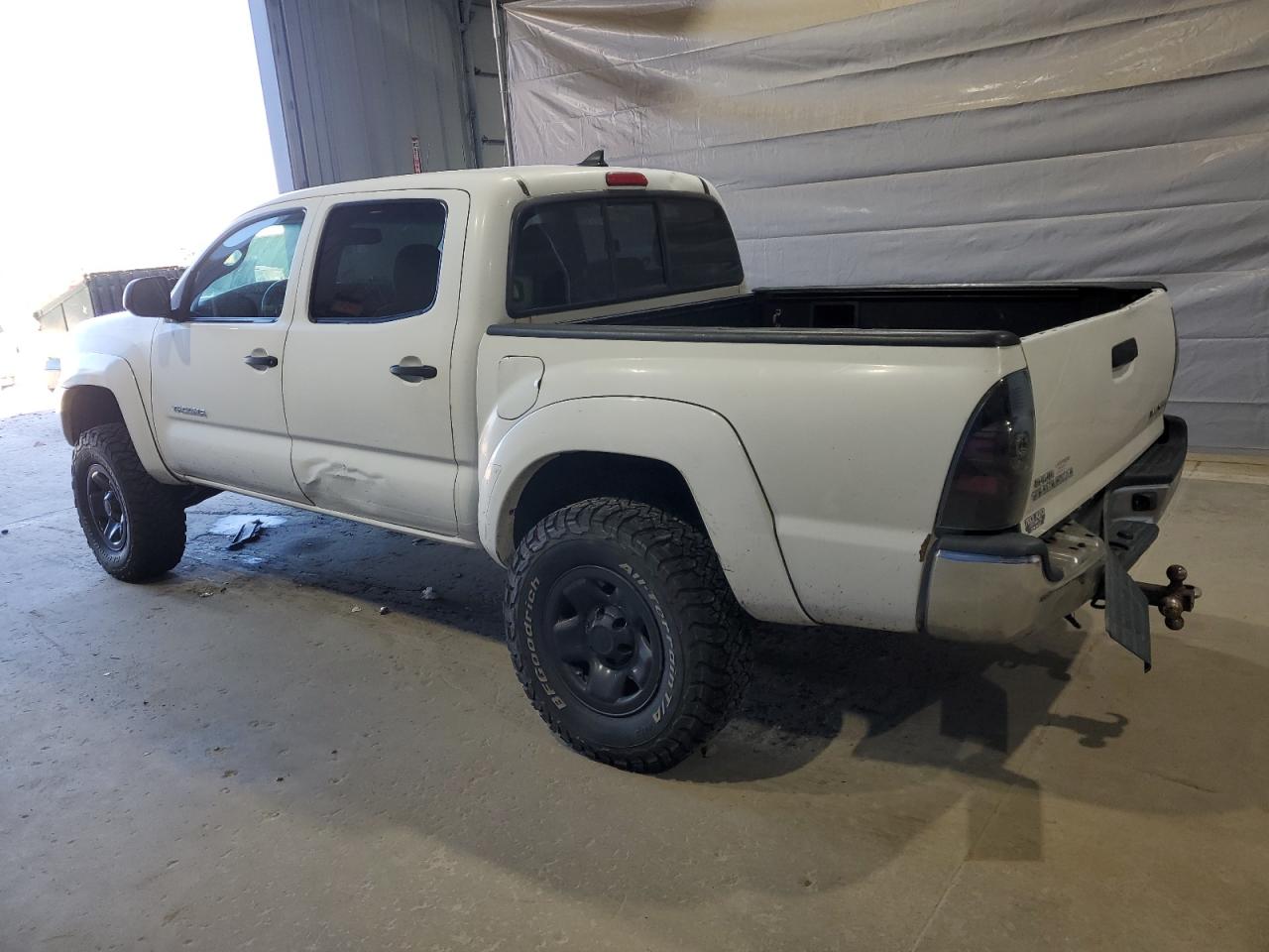 Toyota Tacoma Double Cab Image 2