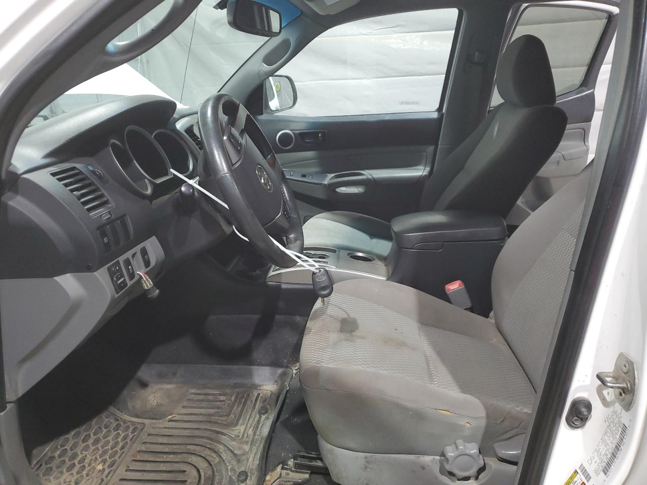 Toyota Tacoma Double Cab Image 12