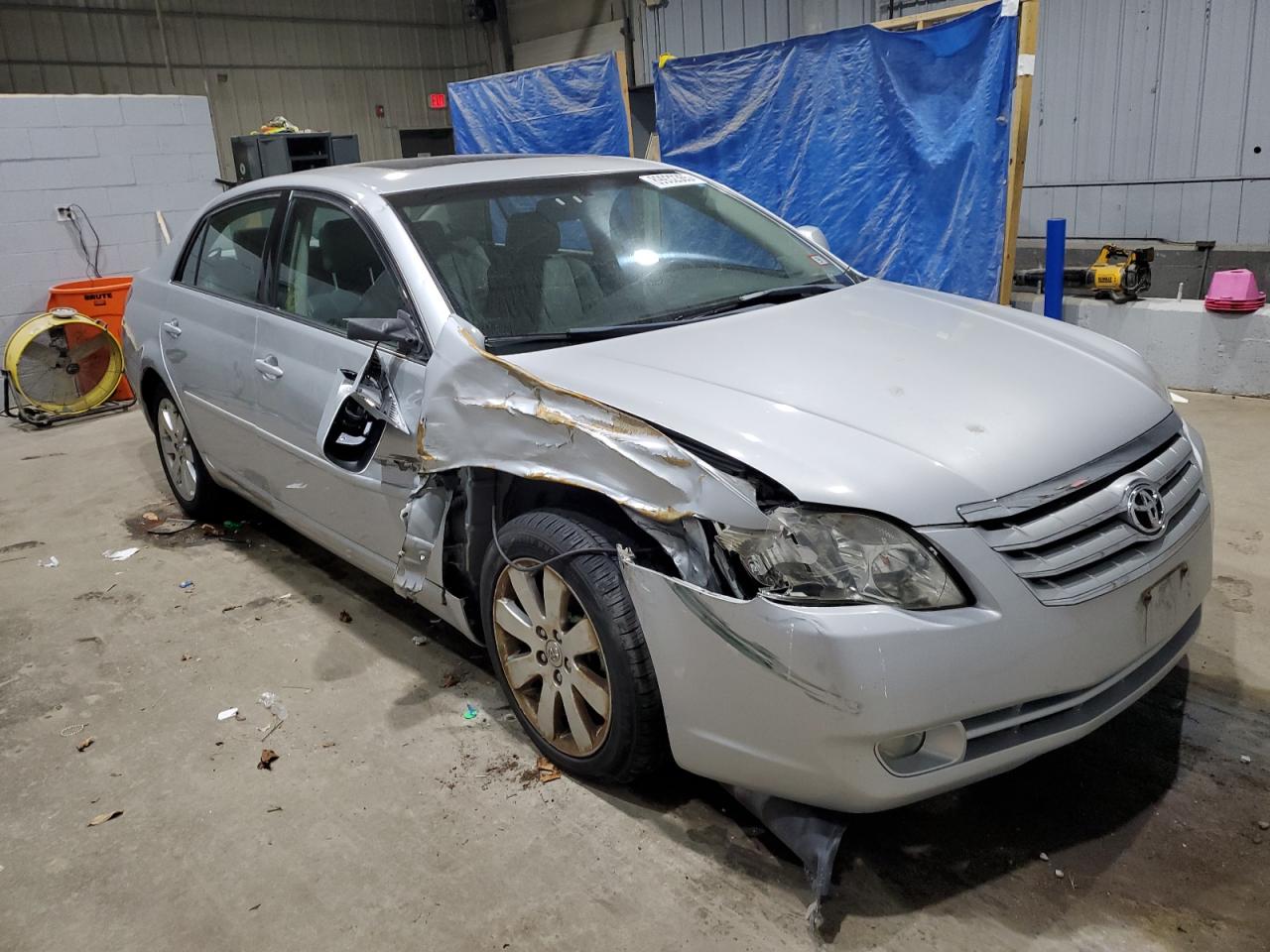 Toyota Avalon Xl Image 3