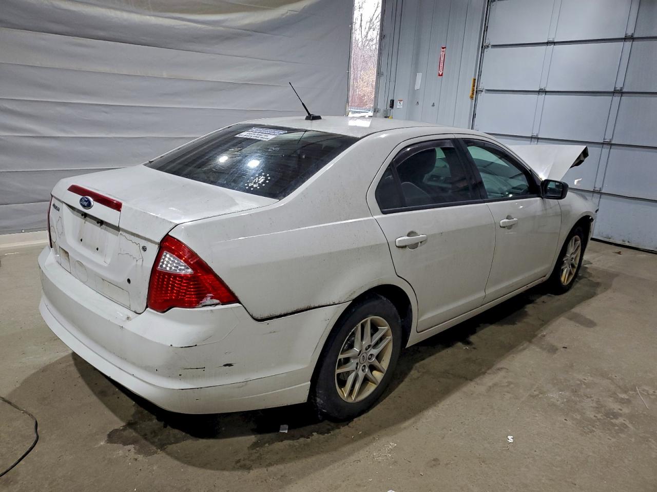 Ford Fusion S Image 4