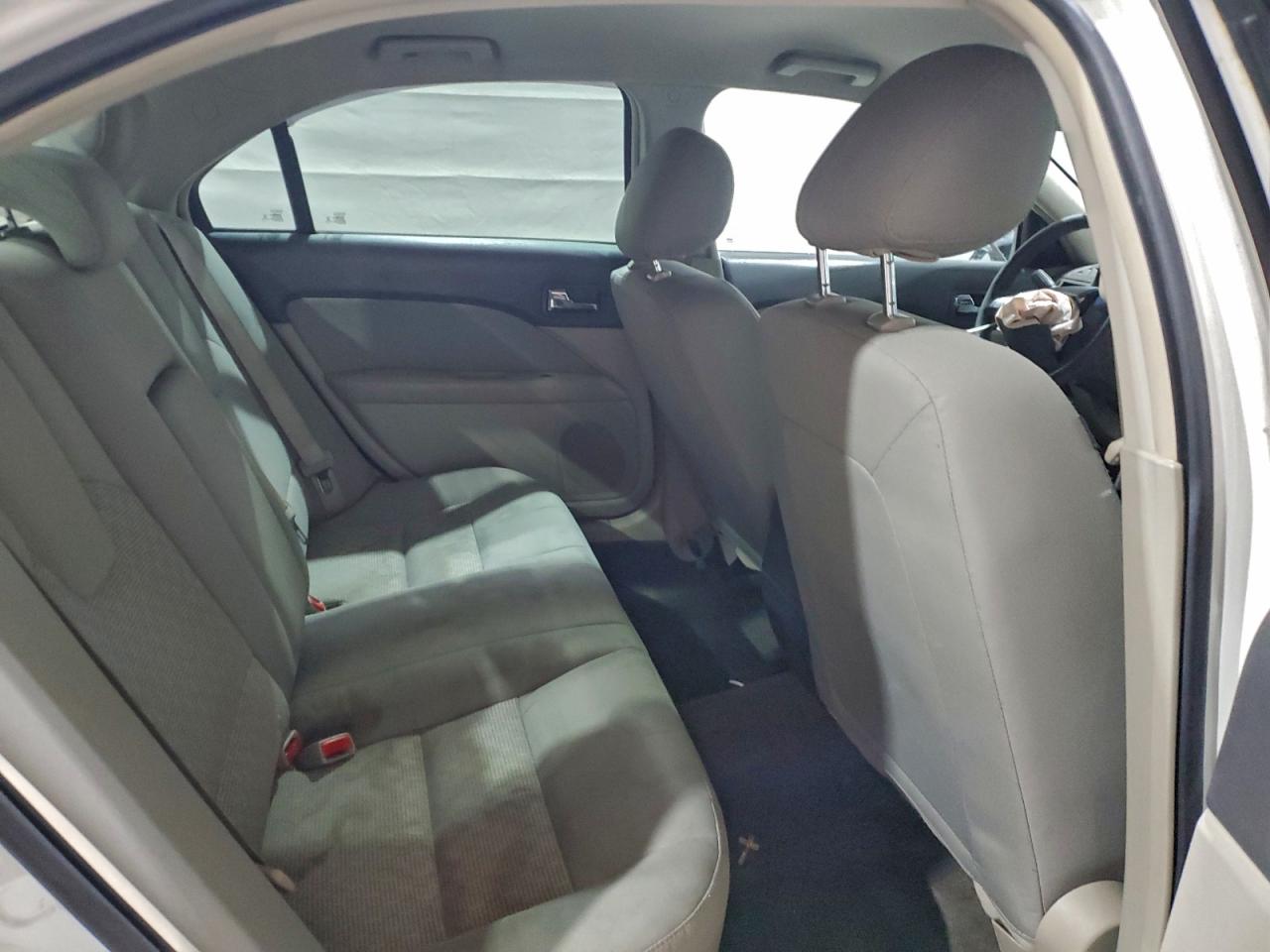 Ford Fusion S Image 8