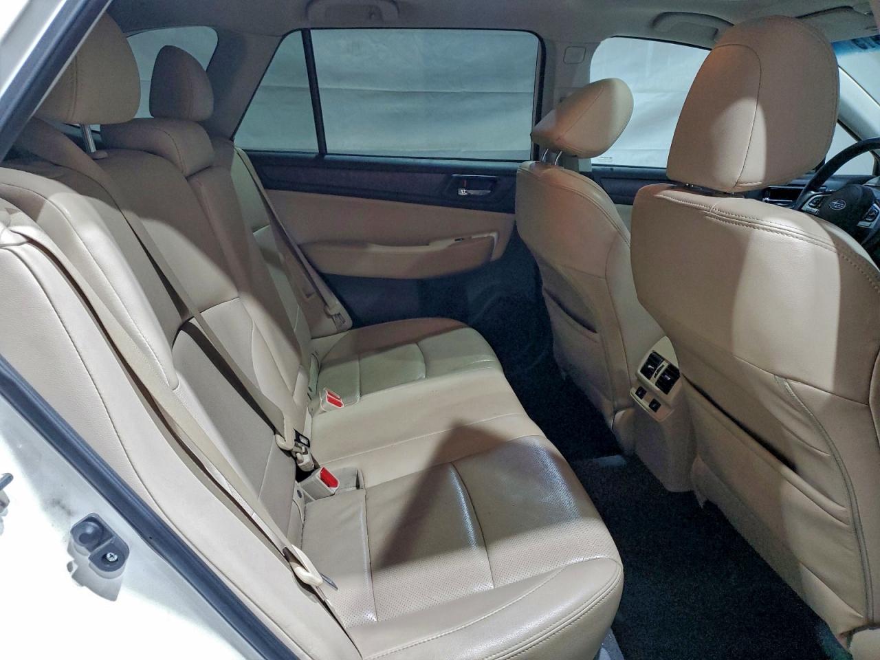 Subaru Outback 2.5i Limited Image 12