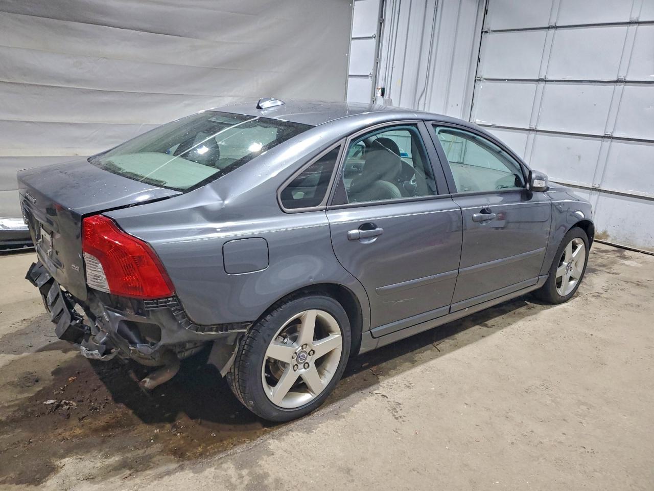Volvo S40 2.4i Image 10