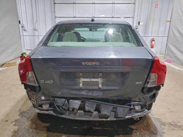 Volvo S40 2.4i Image 9