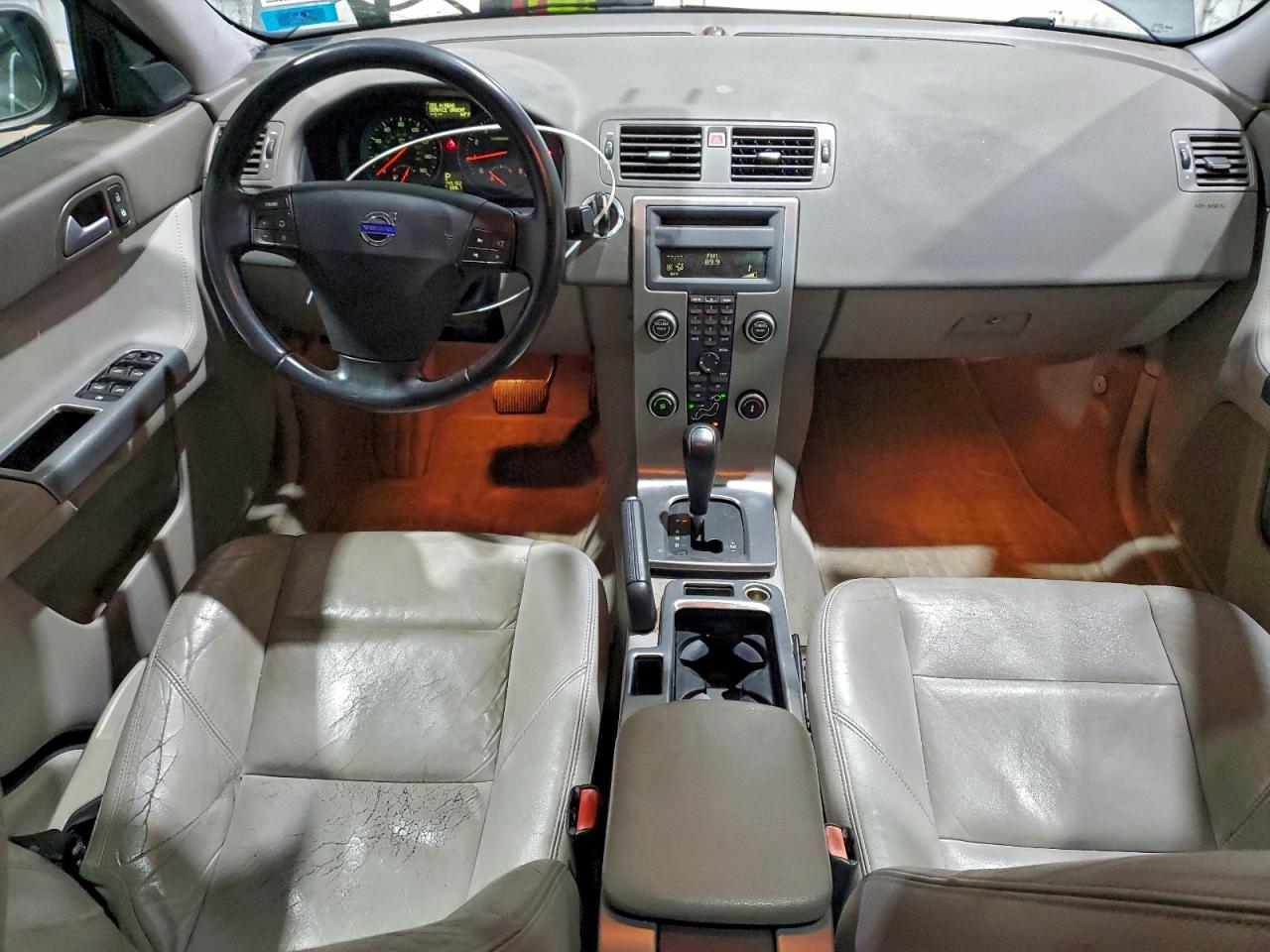 Volvo S40 2.4i Image 13