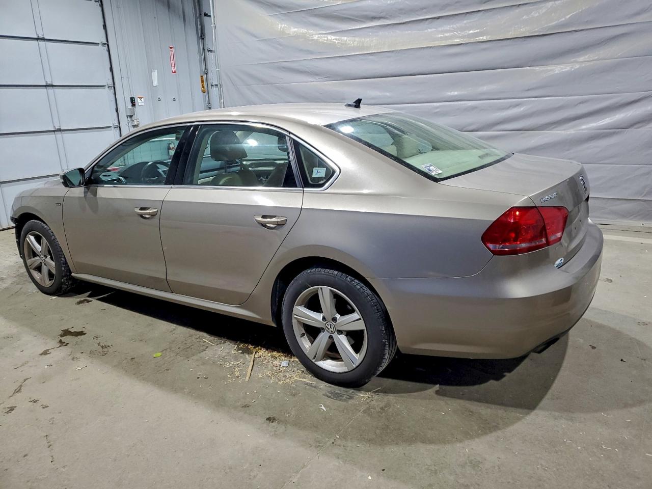 Volkswagen Passat S Image 9