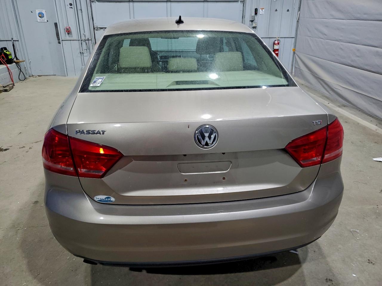 Volkswagen Passat S Image 8