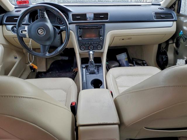 Volkswagen Passat S Image 11