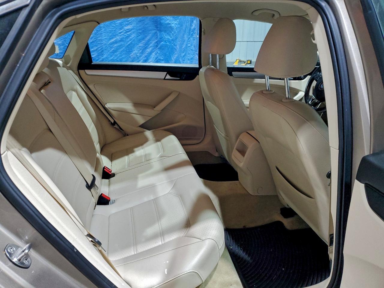 Volkswagen Passat S Image 5