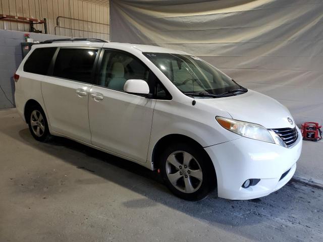 Toyota Sienna Le Image 9