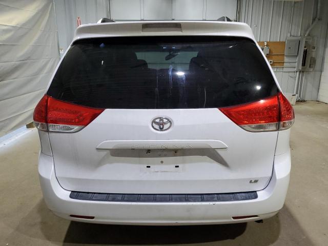 Toyota Sienna Le Image 13