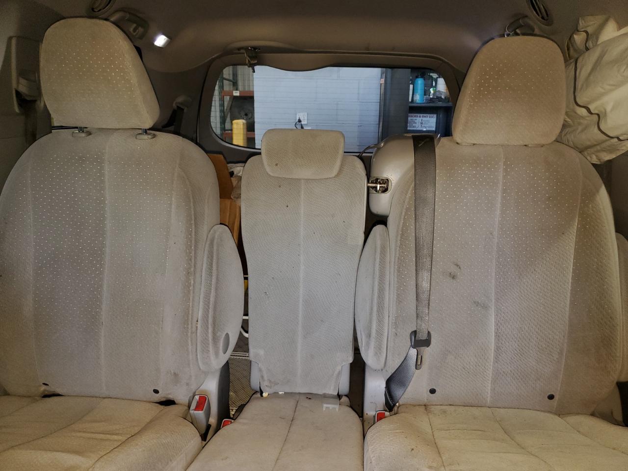 Toyota Sienna Le Image 7