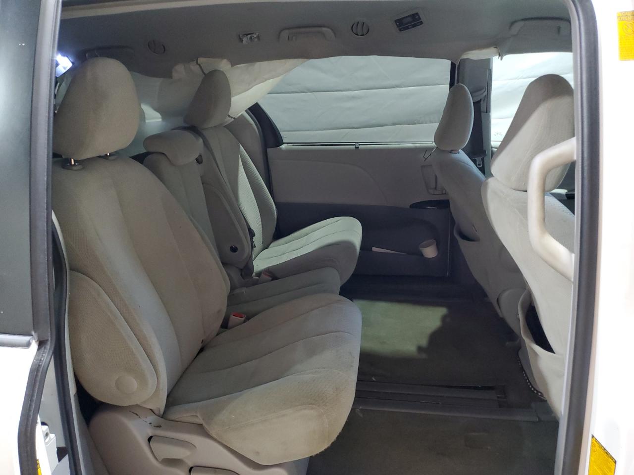 Toyota Sienna Le Image 2